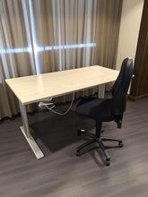 Set Birou electric Vielhauer 160x80 cm și scaun de birou marca GS fără cotiere – second hand