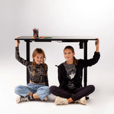 Birou reglabil electric IntelliDesk, blat negru 140x70 cm, cadru negru, 2 motoare, controler digital cu memorie, sistem anticoliziune, nou