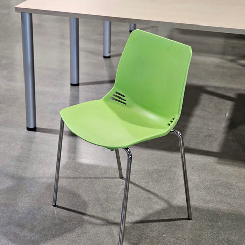 Scaun din Plastic Verde - Practic si Usor de Intretinut, pentru Birou, Cantina sau Evenimente