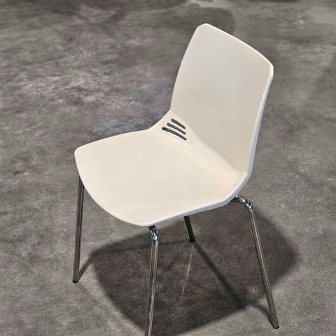 Scaun din Plastic Alb - Practic si Usor de Intretinut, pentru Birou, Cantina sau Evenimente