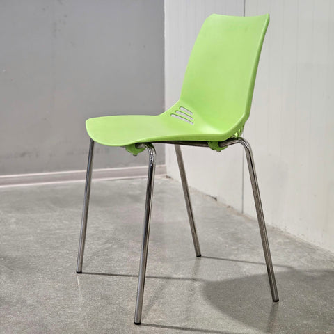 Scaun din Plastic Verde - Practic si Usor de Intretinut, pentru Birou, Cantina sau Evenimente