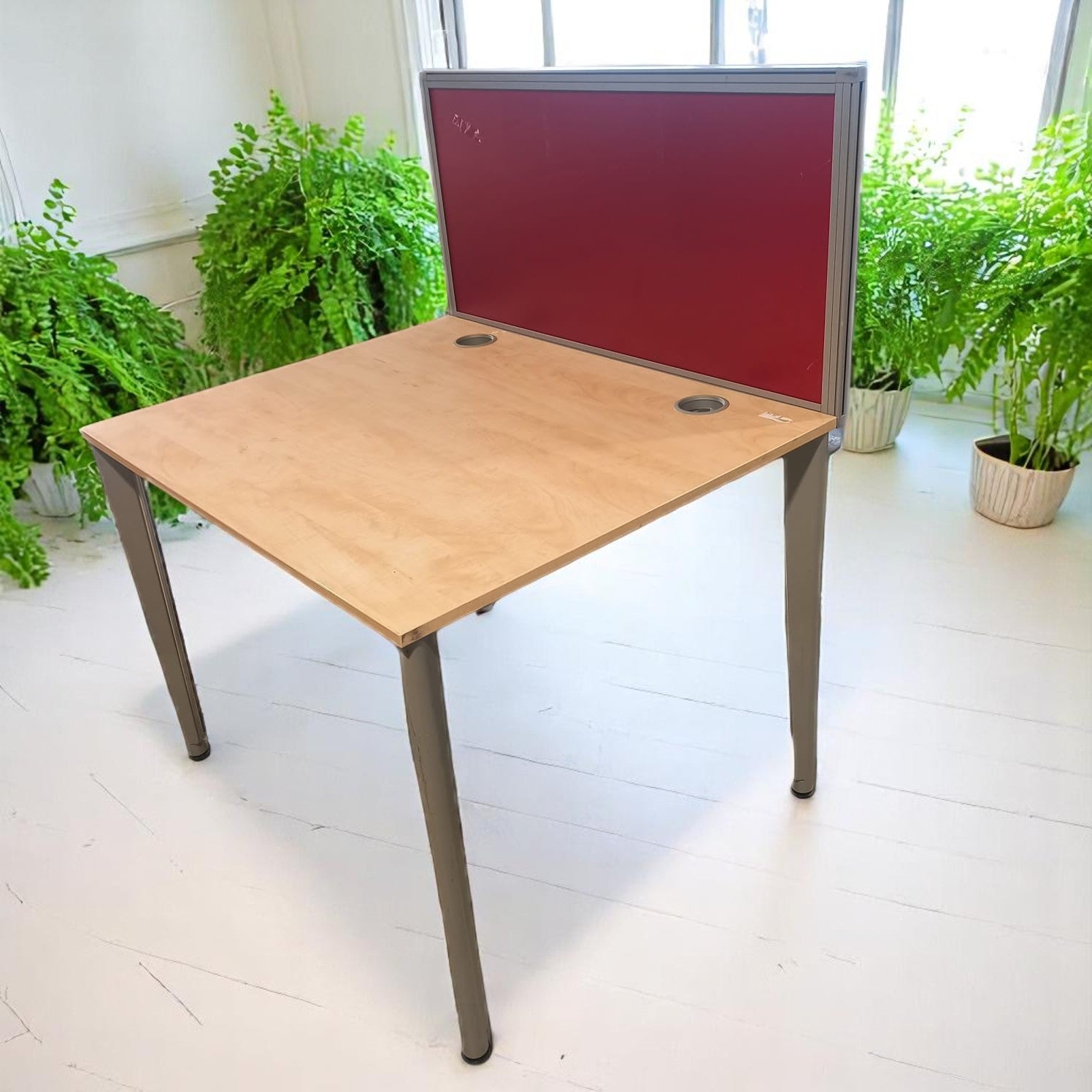 Birou Techo artar dimensiuni 100x80 cm, separator frontal, cadru metalic gri - second hand