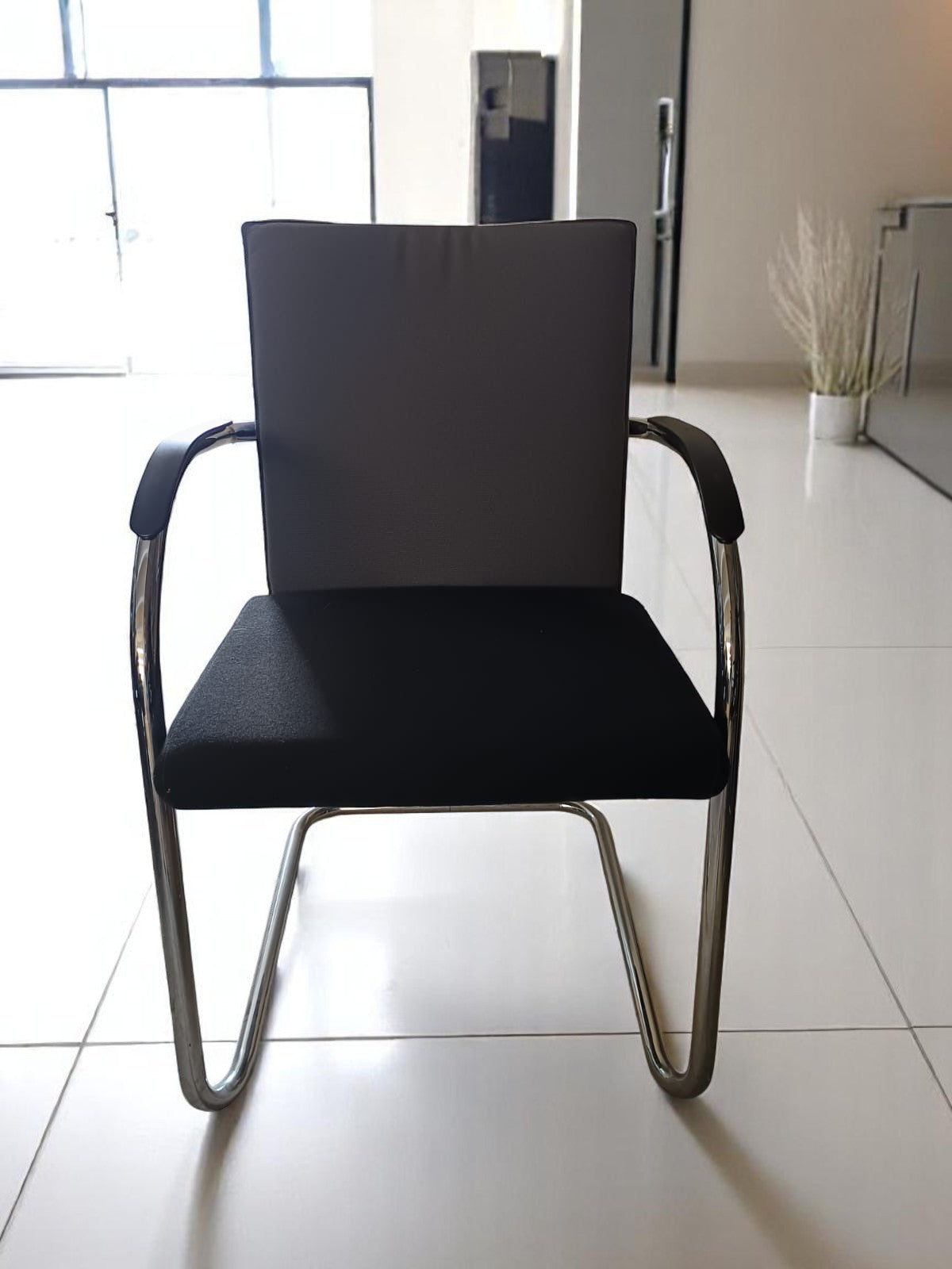 Set 4 scaune OKAY.II bicolor negru gri - second hand