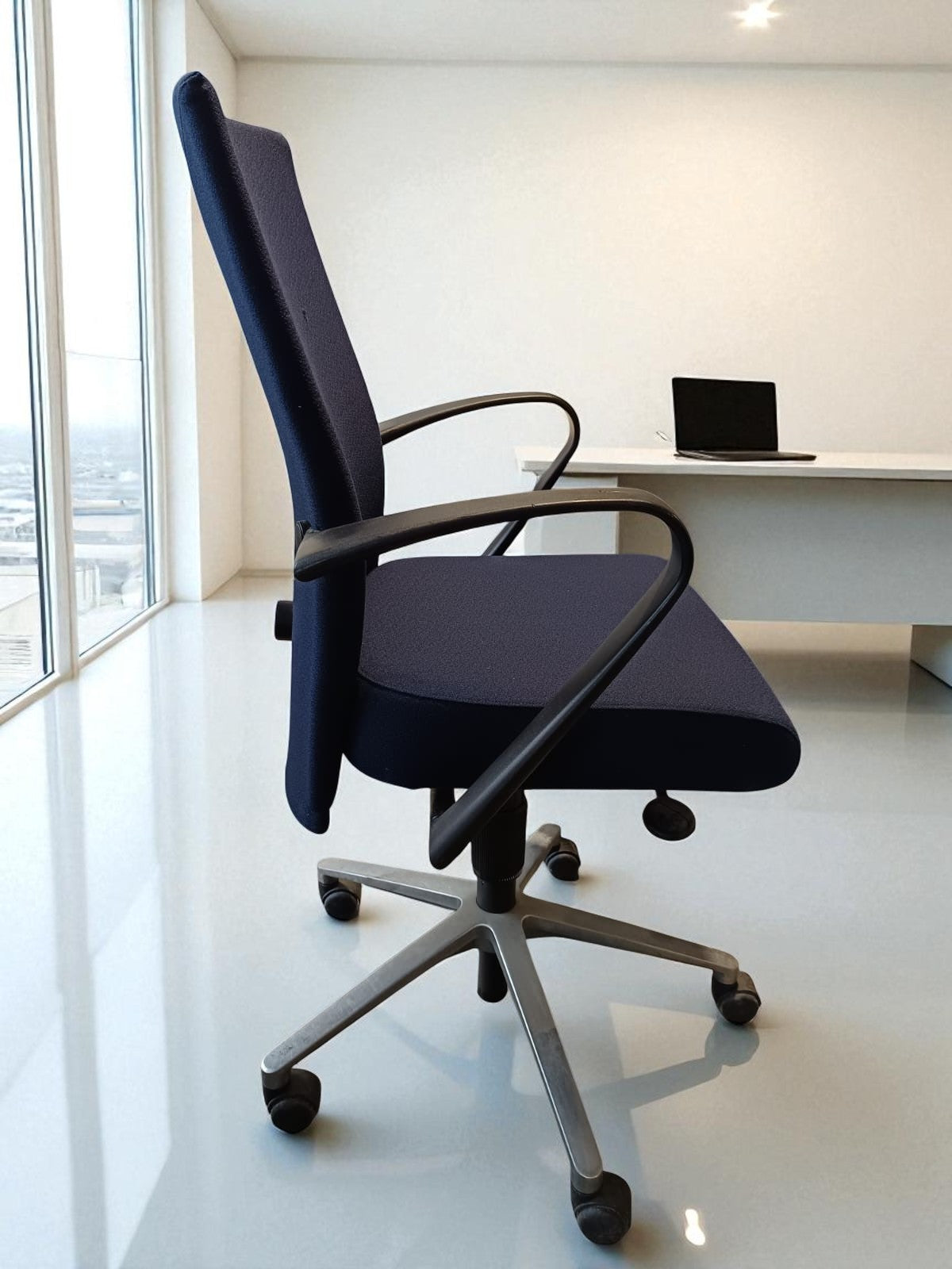Scaun birou Vitra Antonio Citterio – ergonomic, albastru închis – second hand