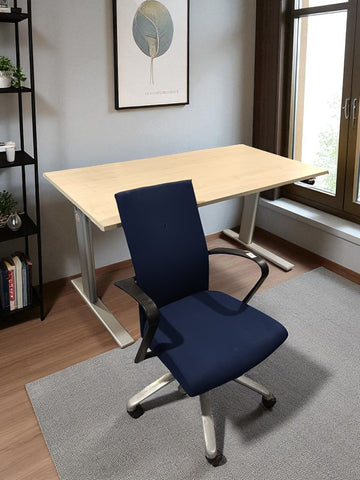 Set Birou electric Vielhauer 160x80 cm și scaun ergonomic fără cotiere marca Vitra Antonio Citterio – second hand