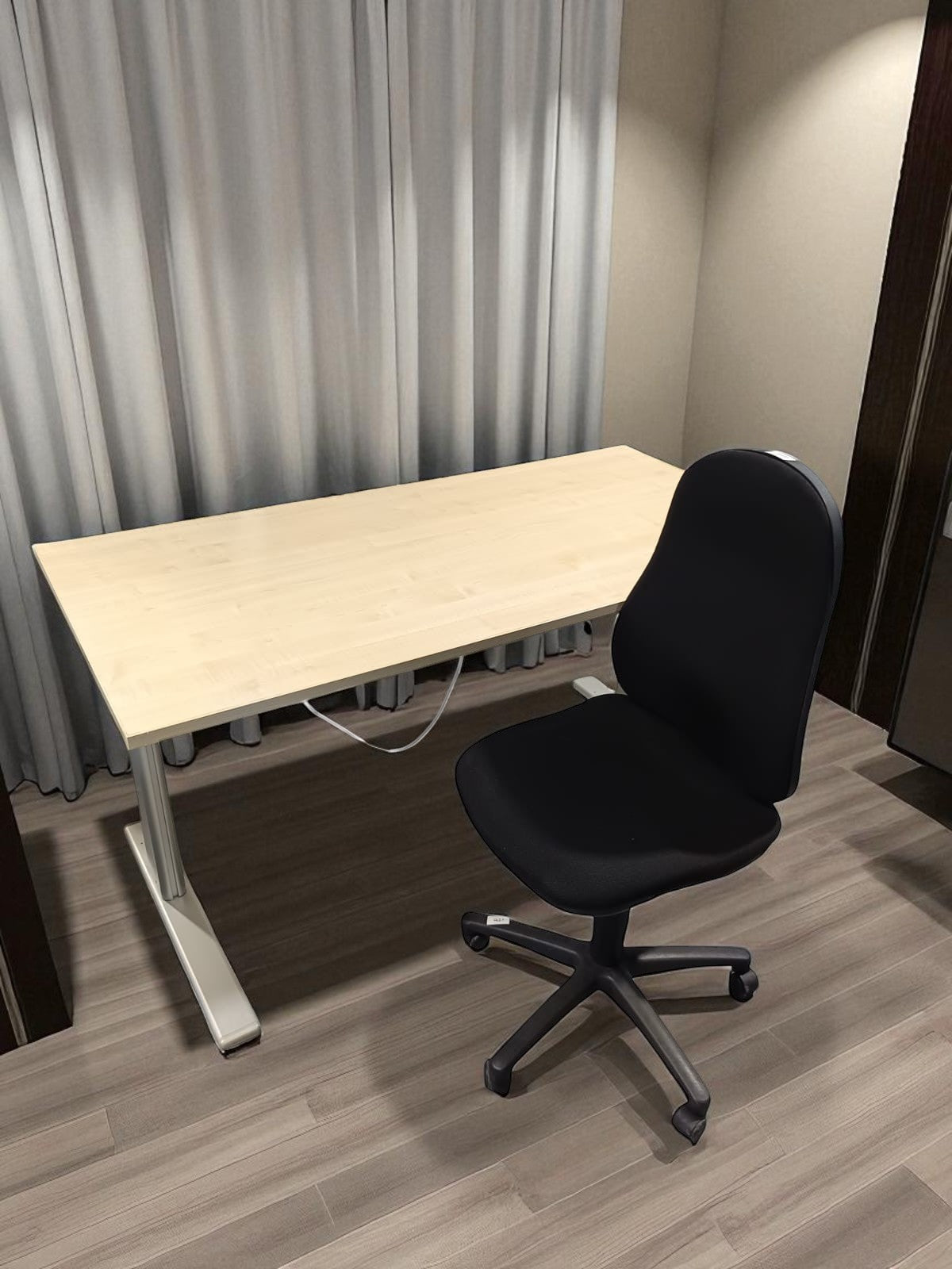Set Birou electric Vielhauer 160x80 cm și scaun de birou marca GS fără cotiere – second hand
